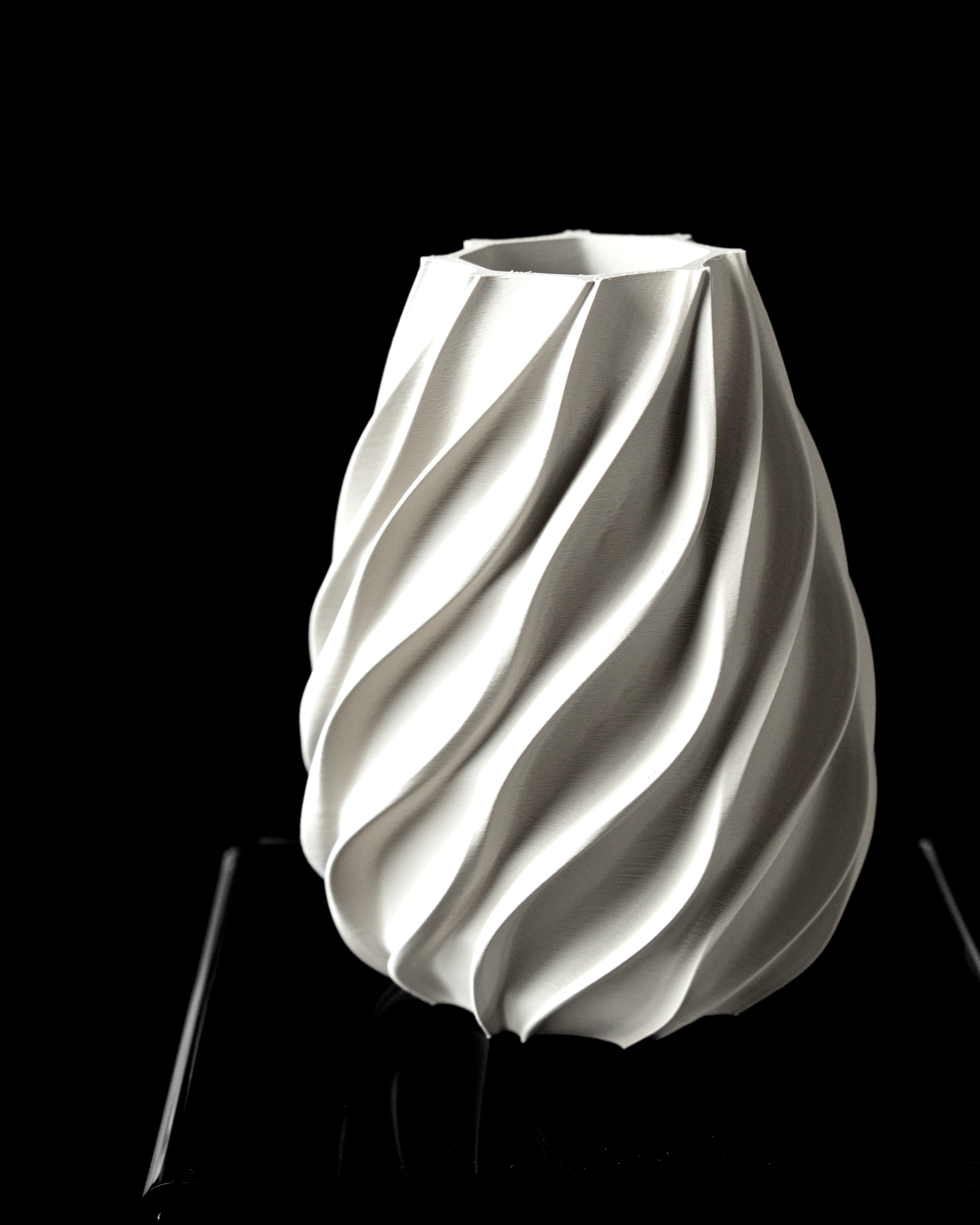 TWISTED Vase