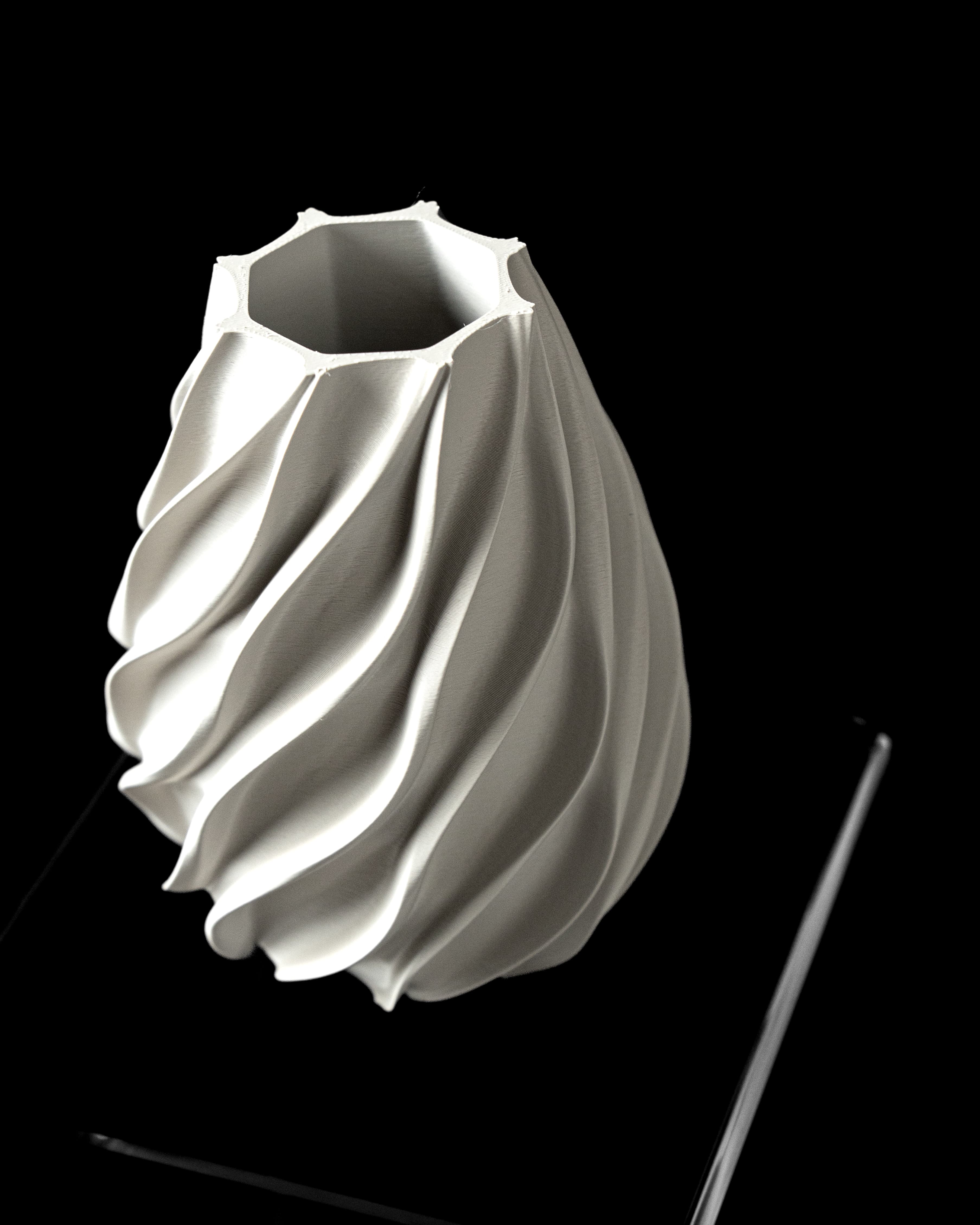 TWISTED Vase